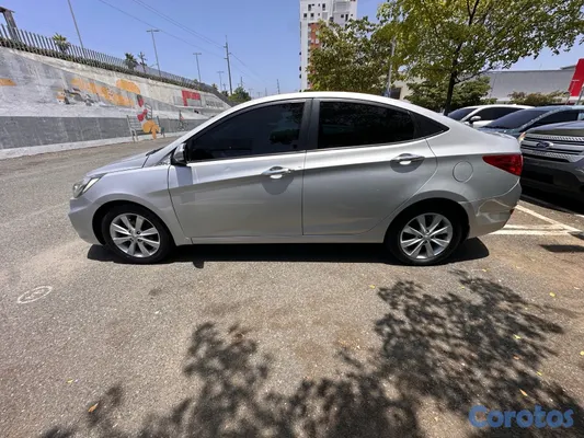 2014 Hyundai Accent — foto 4 / 9