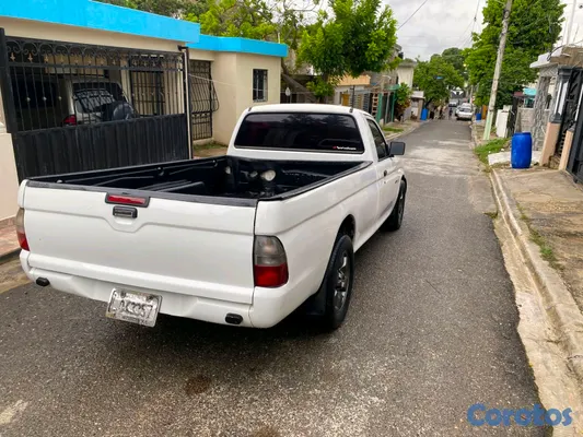 2002 Mitsubishi L200 — foto 5 / 8