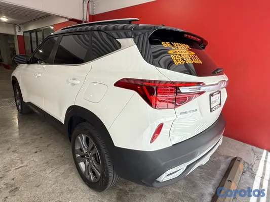 2022 Kia Seltos — foto 2 / 4