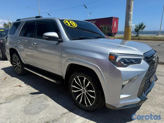 2019 Toyota 4 Runner — foto 7 / 10