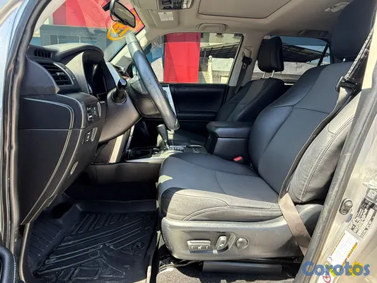 2019 Toyota 4 Runner — foto 8 / 10