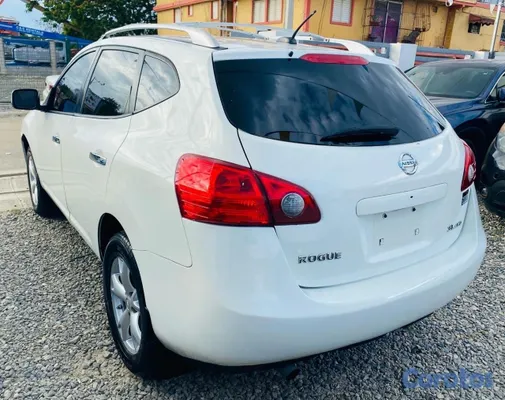 2010 Nissan Rogue — foto 7 / 14