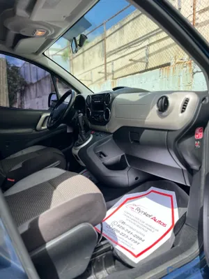 2015 Peugeot Partner — foto 9 / 10