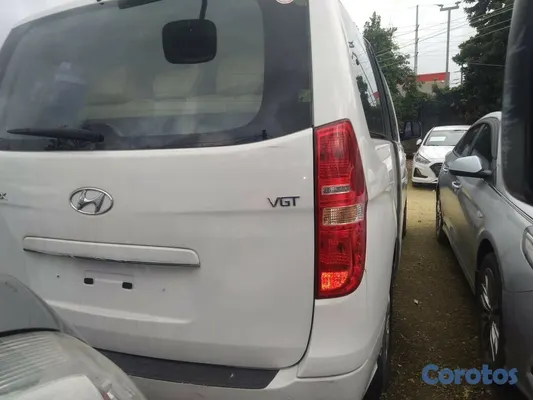 2017 Hyundai Grand Starex — foto 4 / 8