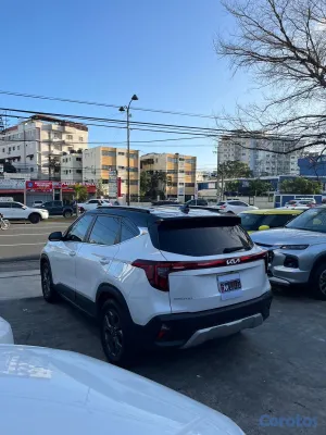 2025 Kia Seltos — foto 8 / 9