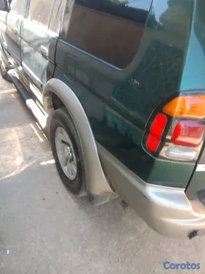 2001 Mitsubishi Montero — foto 8 / 11