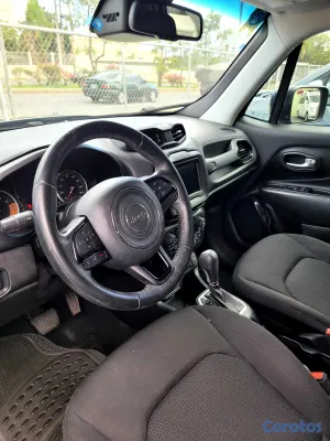 2020 Jeep Renegade — foto 8 / 12