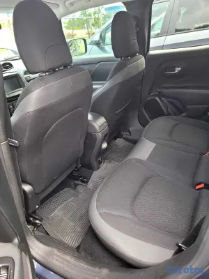 2020 Jeep Renegade — foto 10 / 12