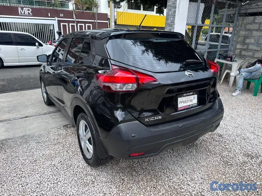 2020 Nissan Kicks — foto 2 / 11