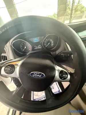 2012 Ford Focus — foto 2 / 17