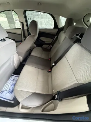 2012 Ford Focus — foto 6 / 17