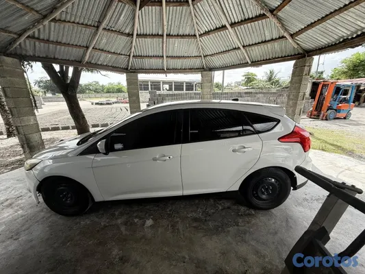 2012 Ford Focus — foto 7 / 17