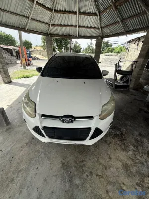 2012 Ford Focus — foto 11 / 17