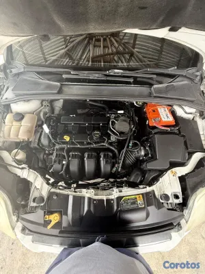 2012 Ford Focus — foto 15 / 17