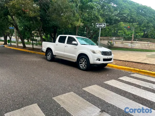 2014 Toyota Hilux — foto 2 / 4