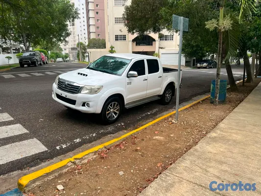 2014 Toyota Hilux — foto 3 / 4