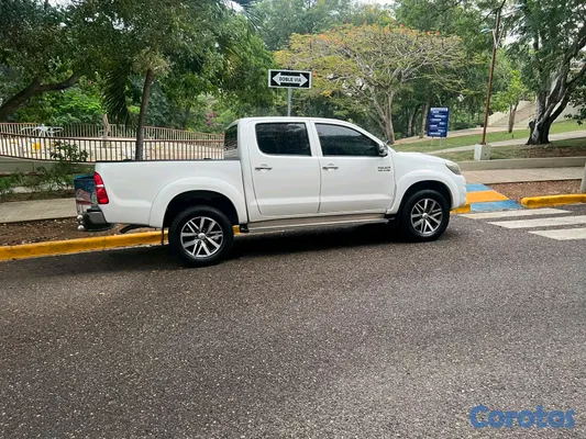 2014 Toyota Hilux — foto 4 / 4