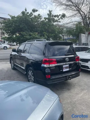 2019 Toyota Land Cruiser — foto 6 / 9