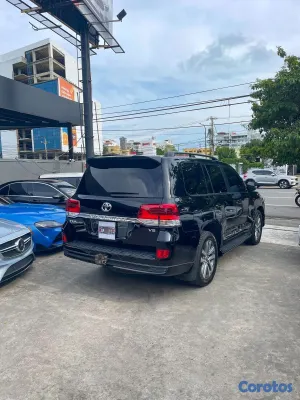 2019 Toyota Land Cruiser — foto 7 / 9
