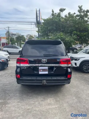 2019 Toyota Land Cruiser — foto 8 / 9