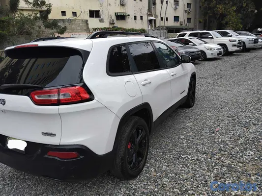 2016 Jeep Cherokee Latitude — foto 4 / 8