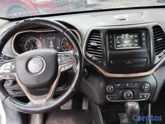 2016 Jeep Cherokee Latitude — foto 6 / 8