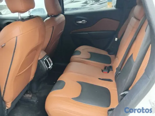 2016 Jeep Cherokee Latitude — foto 7 / 8