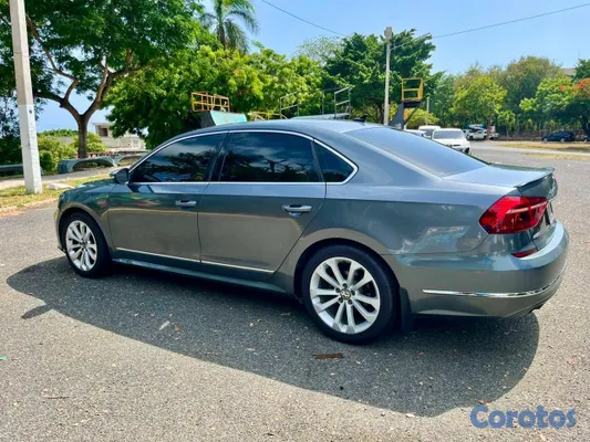 2017 Volkswagen Passat — foto 5 / 10