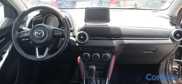 2020 Mazda 2 — foto 11 / 13