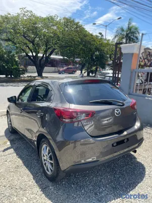 2020 Mazda 2 — foto 12 / 13