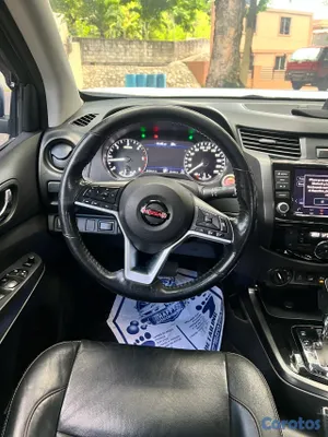 2022 Nissan Frontier — foto 2 / 14