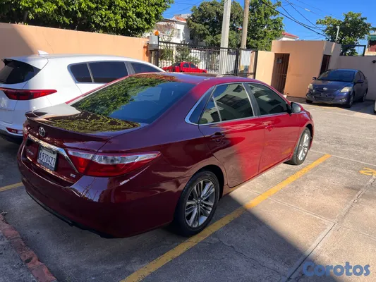 2016 Toyota Camry — foto 6 / 10