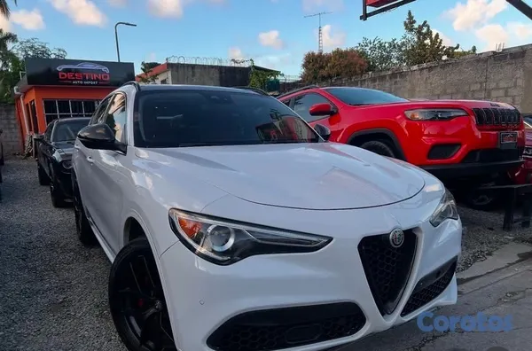 2020 Alfa Romeo Stelvio — foto 2 / 6