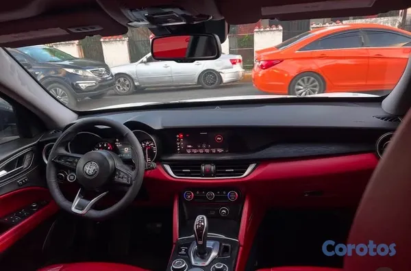 2020 Alfa Romeo Stelvio — foto 4 / 6