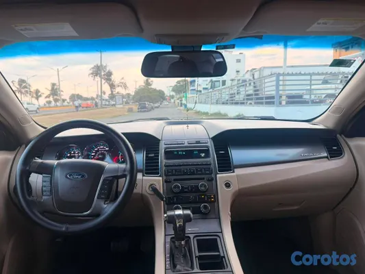 2011 Ford Taurus — foto 8 / 10