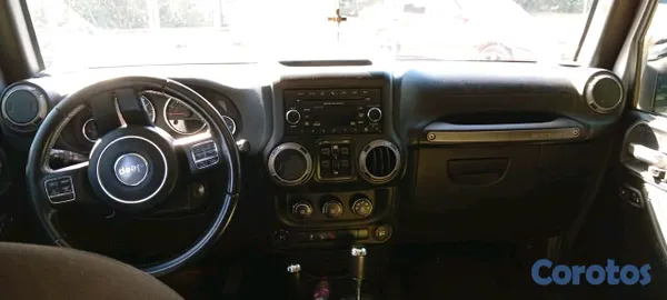 2016 Jeep Sahara — foto 3 / 11