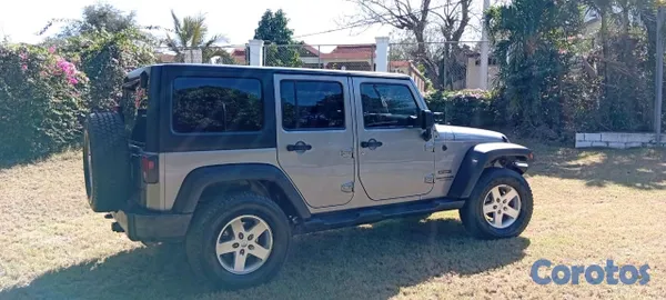 2016 Jeep Sahara — foto 5 / 11
