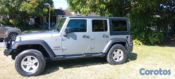 2016 Jeep Sahara — foto 6 / 11