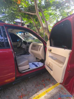 2011 Ford Escape — foto 2 / 11