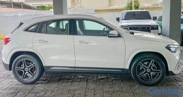 2026 Mercedes-Benz Clase GLA — foto 3 / 11