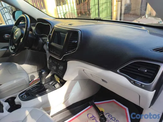 2020 Jeep Cherokee — foto 7 / 10