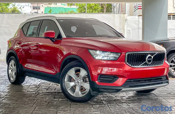 2018 Volvo XC40 Momentum