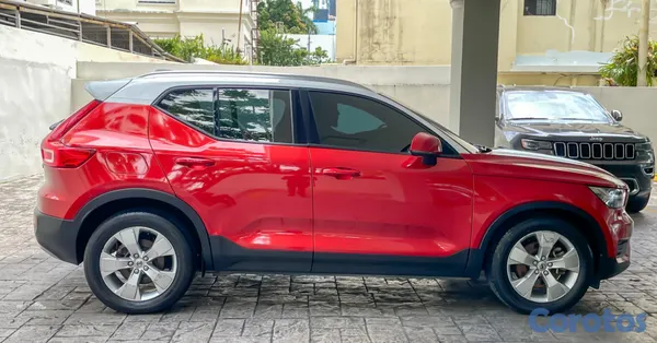 2018 Volvo XC40 Momentum — foto 3 / 11