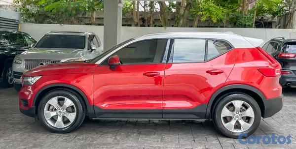 2018 Volvo XC40 Momentum — foto 4 / 11