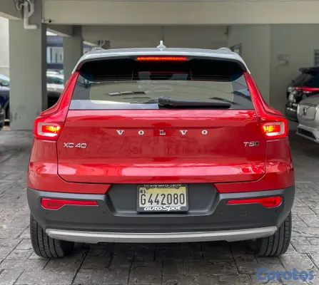 2018 Volvo XC40 Momentum — foto 5 / 11