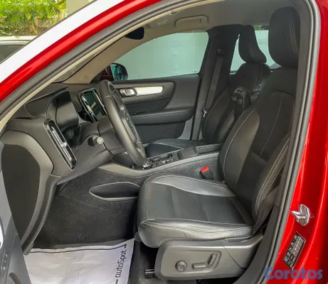 2018 Volvo XC40 Momentum — foto 6 / 11