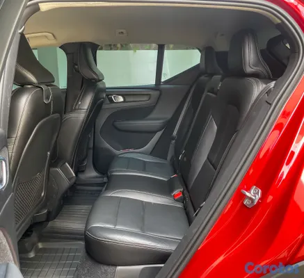 2018 Volvo XC40 Momentum — foto 7 / 11