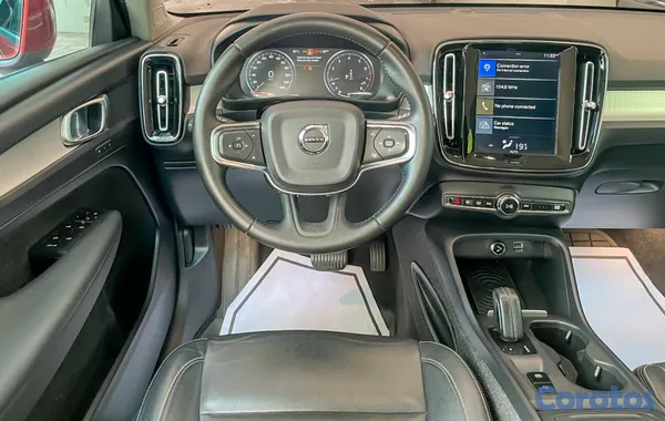 2018 Volvo XC40 Momentum — foto 8 / 11