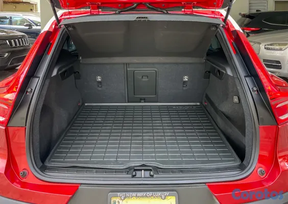 2018 Volvo XC40 Momentum — foto 10 / 11