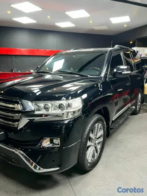 2017 Toyota Land Cruiser